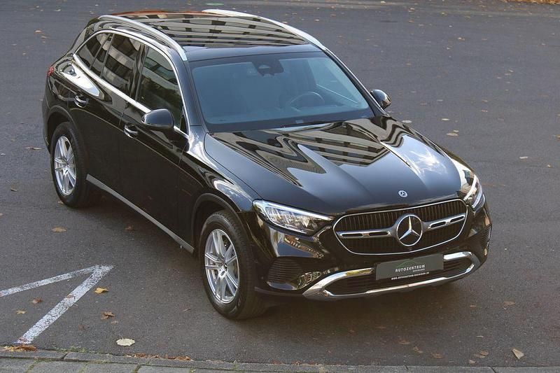 Obsidianschwarz Gebraucht 2023 Mercedes GLC200 SUV | 40.990 € (Fairer Preis) - Bild 1/4