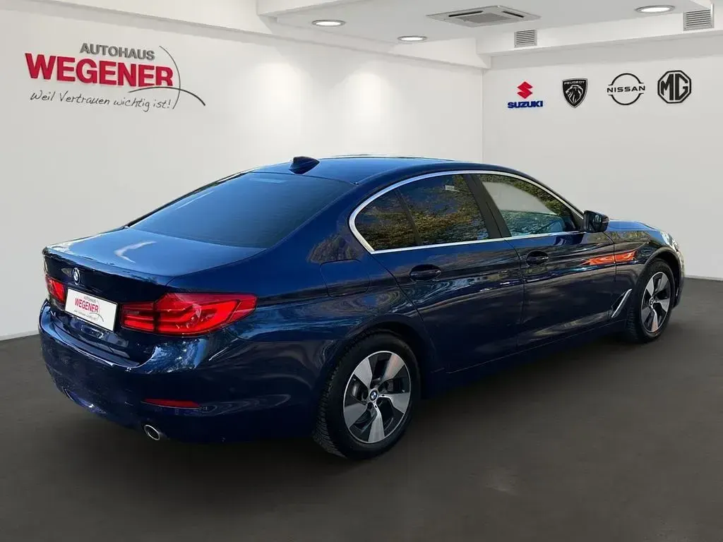 Gebraucht BMW 520 Luxury Line 190 PS (139 kW) 2019 Mediterranblau metallic Limousine