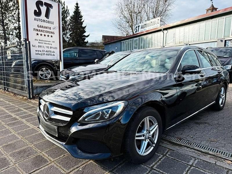 Obsidianschwarz (metallic) Gebraucht 2015 Mercedes C250 Avantgarde Kombi | 14.900 € (Fairer Preis) - Bild 1/4