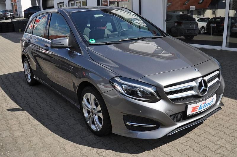 Gebraucht Mercedes B200 136 PS (100 kW) 2018 Grau Van / Kleinbus