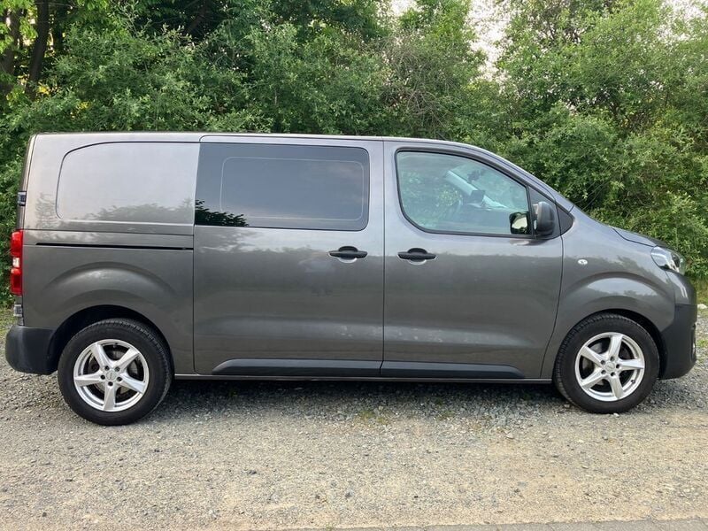 Grau Gebraucht 2019 Toyota Proace Comfort Van | 19.500 € (Etwas zu teuer) - Bild 1/4