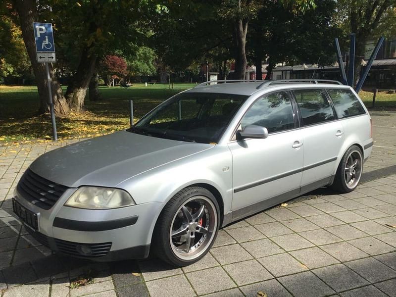 Silber Gebraucht 2002 VW Passat Comfortline Kombi | 2.598 € (Fairer Preis) - Bild 1/4