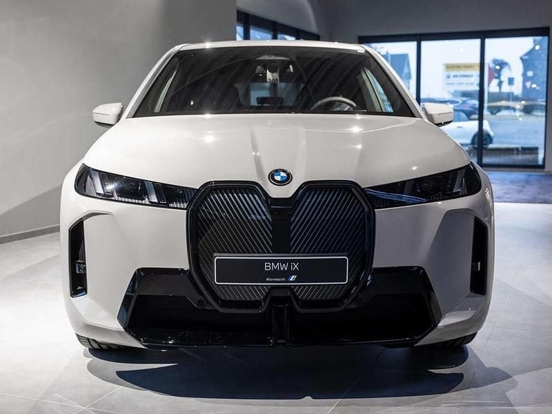 Neu BMW iX M Sport 300 kW (408 PS) 2025 Grau SUV