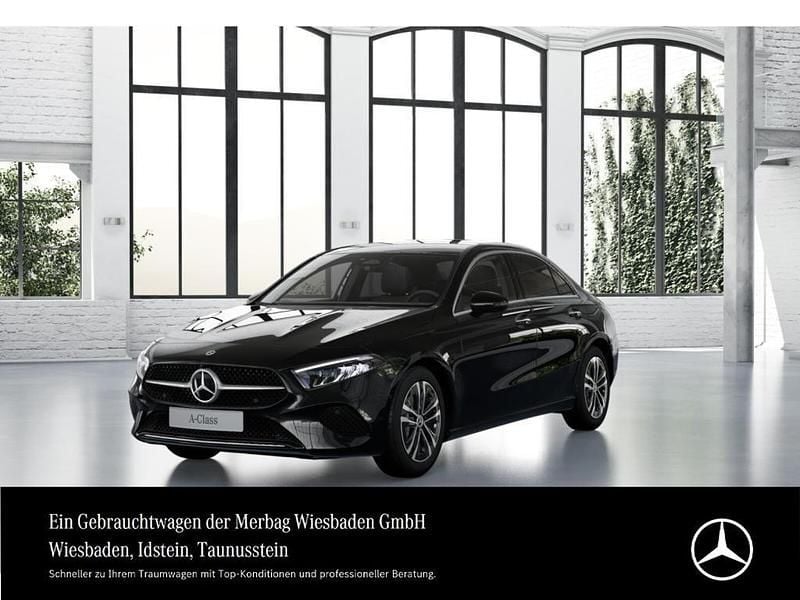 Gebraucht Mercedes A200 Advanced Plus 177 PS (130 kW) 2024 Kosmosschwarz Limousine