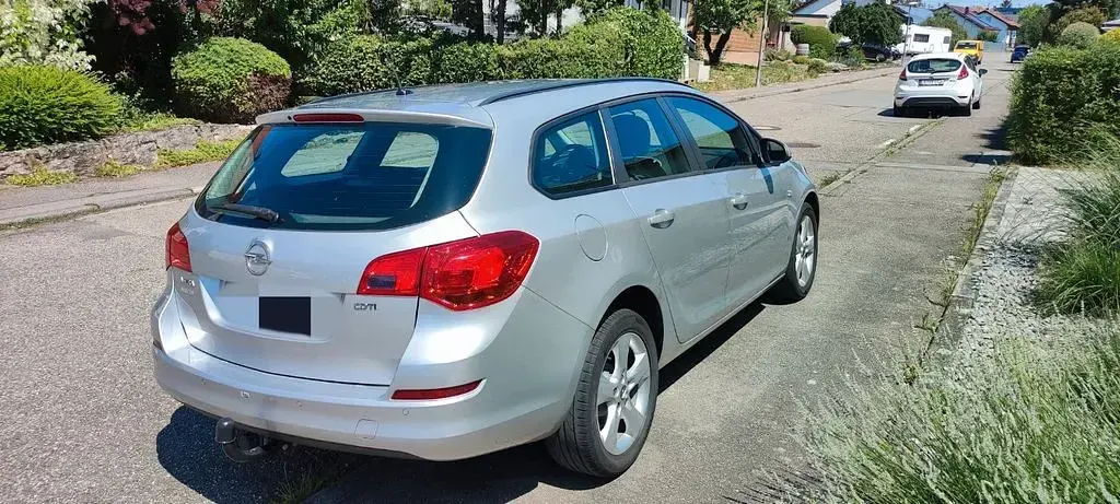 Gebraucht Opel Astra Design Edition 110 PS (80 kW) 2012 Silber Kombi