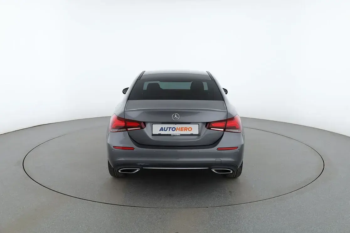 Gebraucht Mercedes A200 Progressive 163 PS (119 kW) 2021 Grau Limousine