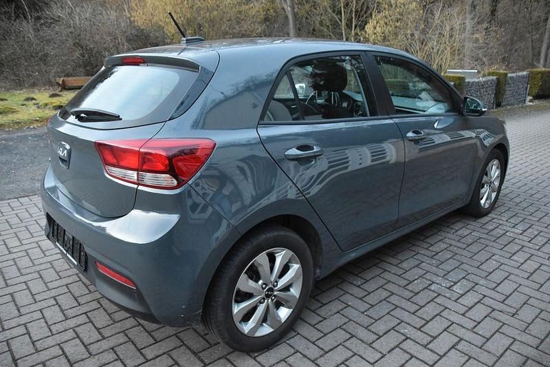 Gebraucht Kia Rio Vision 84 PS (61 kW) 2021 Grau Limousine