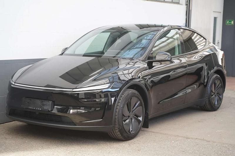 Gebraucht Tesla Model Y Standard Range 219 kW (299 PS) 2025 Schwarz SUV