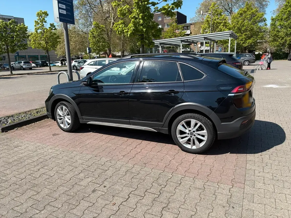 Second-hand VW Taigo 110 CP (80 kW) 2023 Negru SUV