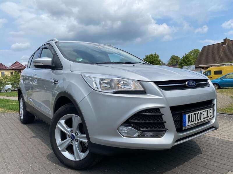 Polarsilber metallic Gebraucht 2016 Ford Kuga SYNC Edition SUV | 11.499 € (Superpreis) - Bild 1/4