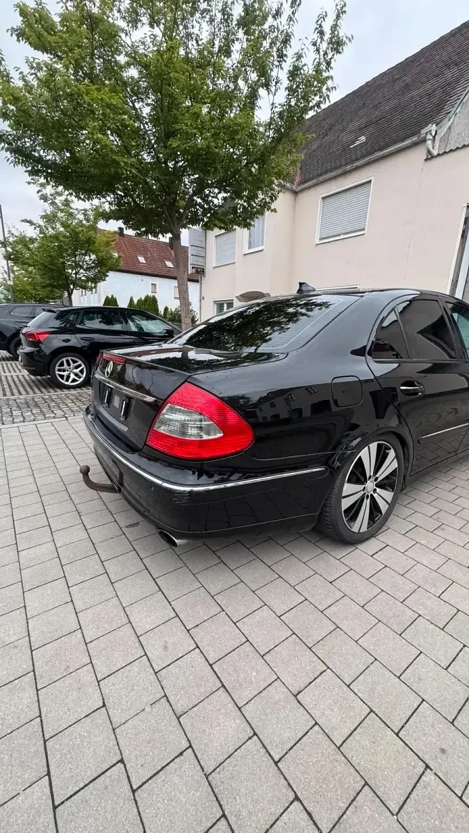 Gebraucht Mercedes E350 292 PS (214 kW) 2009 Schwarz Limousine