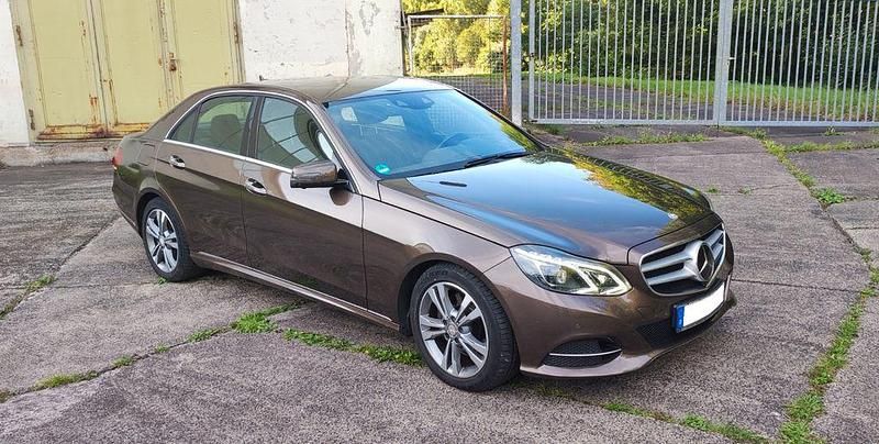 Braun Gebraucht 2014 Mercedes E350 Avantgarde Limousine | 14.300 € (Guter Preis) - Bild 1/4