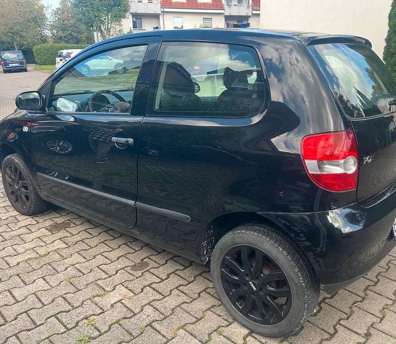 Gebraucht VW Fox 75 PS (55 kW) 2005 Schwarz Kleinwagen