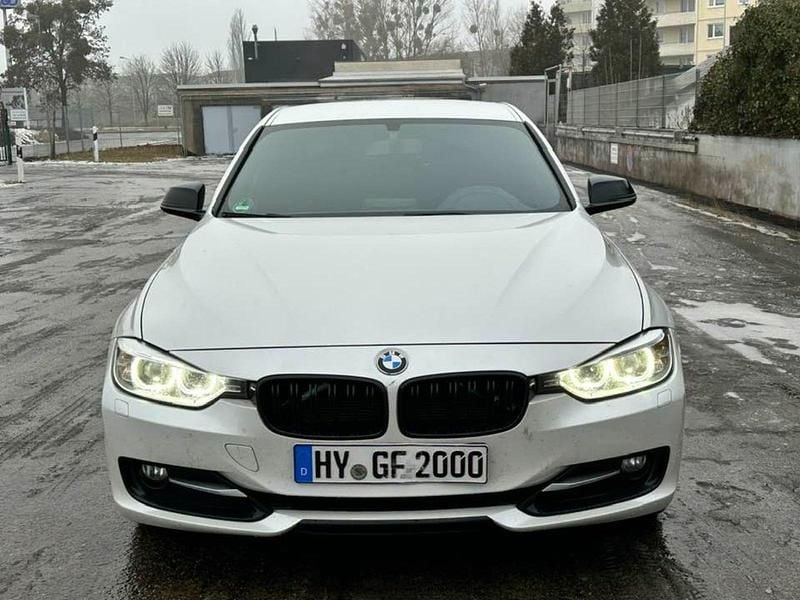 Weiß Gebraucht 2012 BMW 320 Limousine | 6.900 € (Superpreis) - Bild 1/4