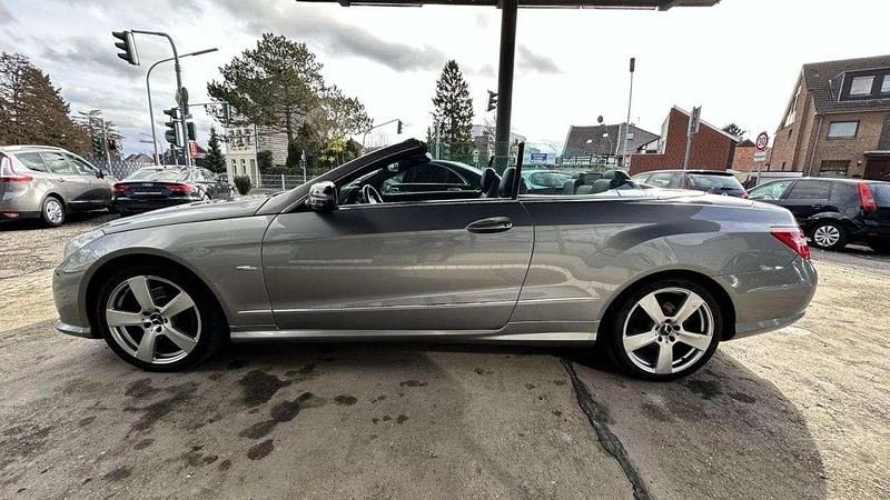 Gebraucht Mercedes E220 AMG 170 PS (125 kW) 2012 Palladiumsilber Cabrio