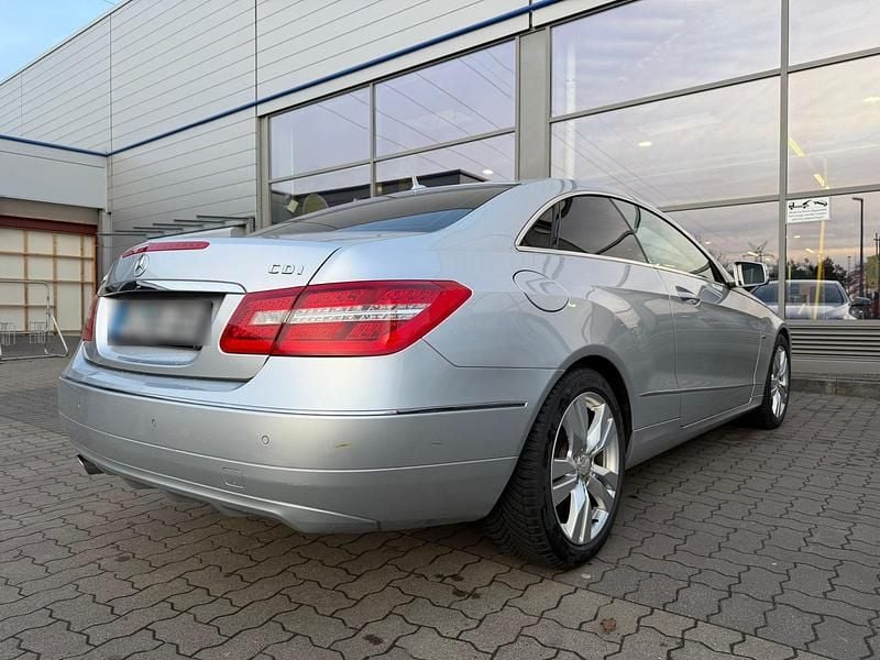 Gebraucht Mercedes E250 204 PS (150 kW) 2011 Silber Coupé