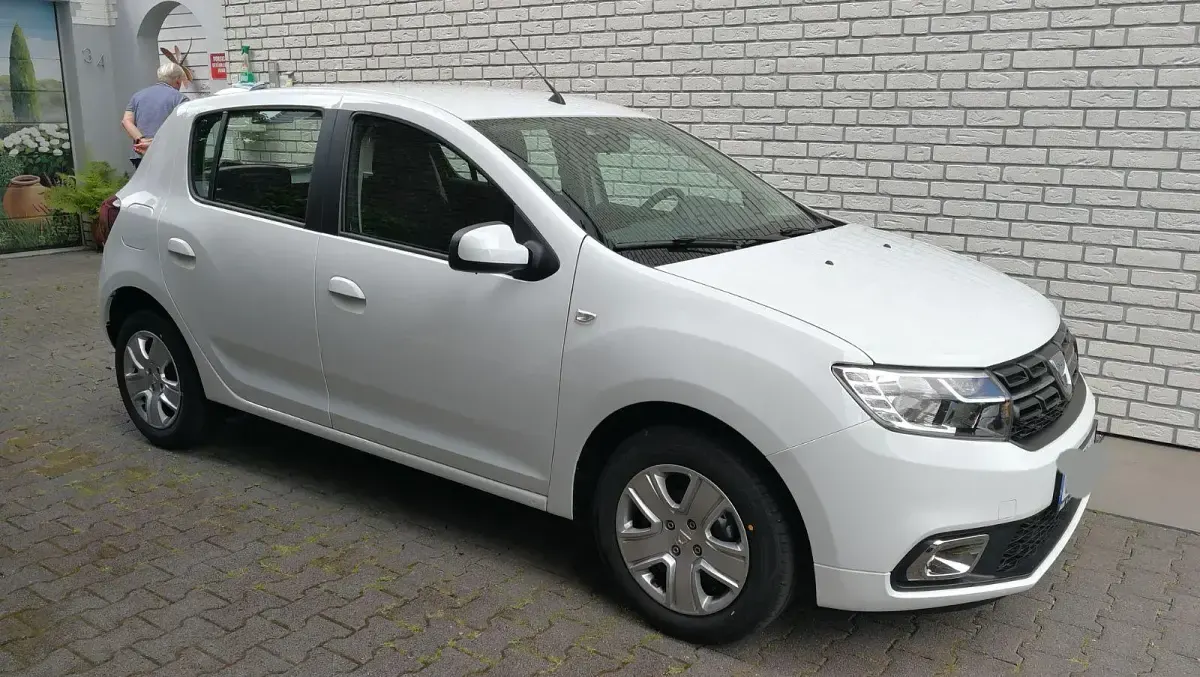 Gebraucht Dacia Sandero Comfort 90 PS (66 kW) 2019 Weiß Limousine