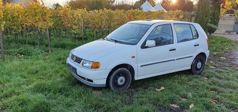Weiß Gebraucht 1997 VW Polo Basis Limousine | 1.150 € (Guter Preis) - Bild 1/4