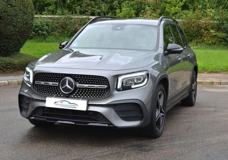Grau Gebraucht 2021 Mercedes GLB220 AMG line SUV | 35.555 € (Fairer Preis) - Bild 1/4
