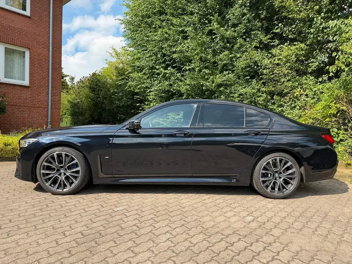 Gebraucht BMW 750 M Sport 400 PS (294 kW) 2019 Schwarz Limousine