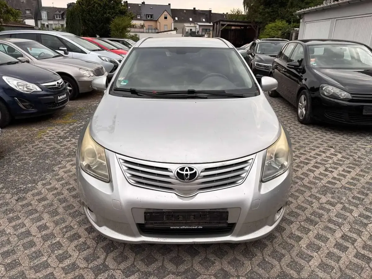 Gebraucht Toyota Avensis Executive 177 PS (130 kW) 2009 Silver metallic Kombi