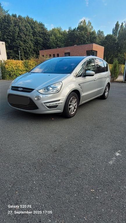 Silber Gebraucht 2010 Ford S-MAX Titanium Van / Kleinbus | 5.900 € (Fairer Preis) - Bild 1/4