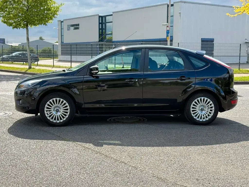 Używany Ford Focus Titanium 101 KM (74 kW) 2009 Czarny Sedan/Limuzyna