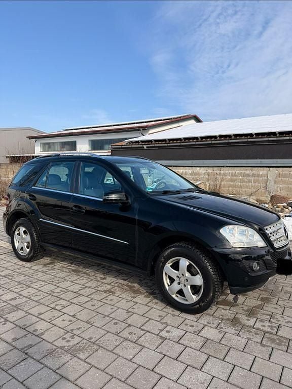 Gebraucht Mercedes ML350 231 PS (169 kW) 2010 Schwarz SUV