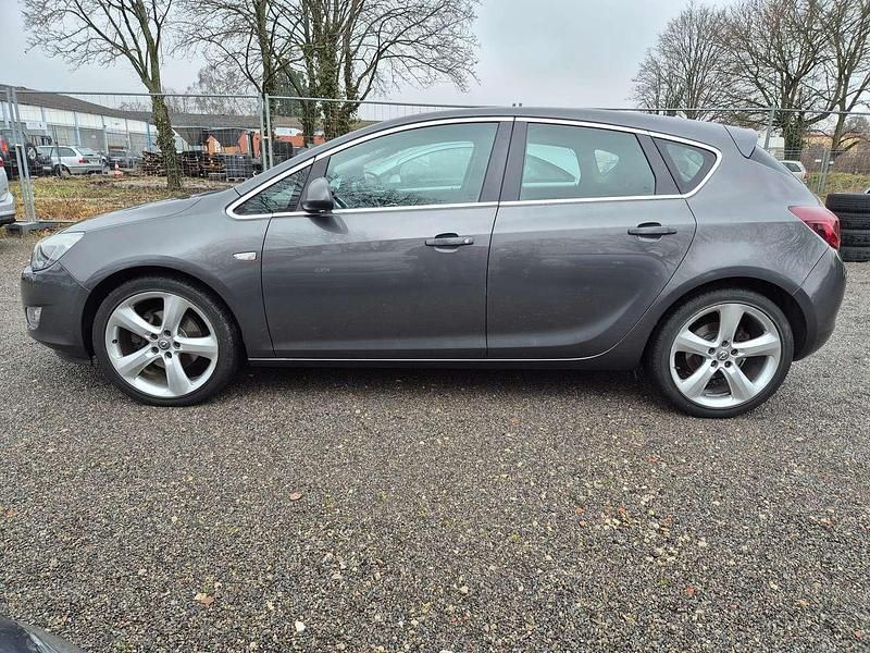 Gebraucht Opel Astra Sport 179 PS (131 kW) 2010 Karbongrau Kleinwagen