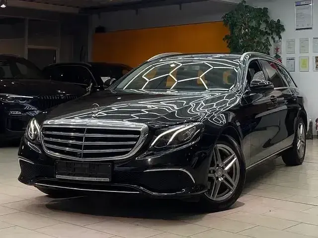 Usado Mercedes E220 Exclusive 194 CV (142 kW) 2016 Negro Berlina