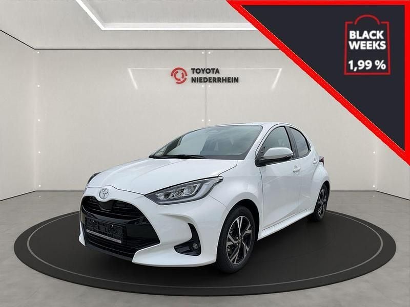 Weiß Neu 2025 Toyota Yaris Hybrid Comfort Limousine | 27.780 € (Guter Preis) - Bild 1/1