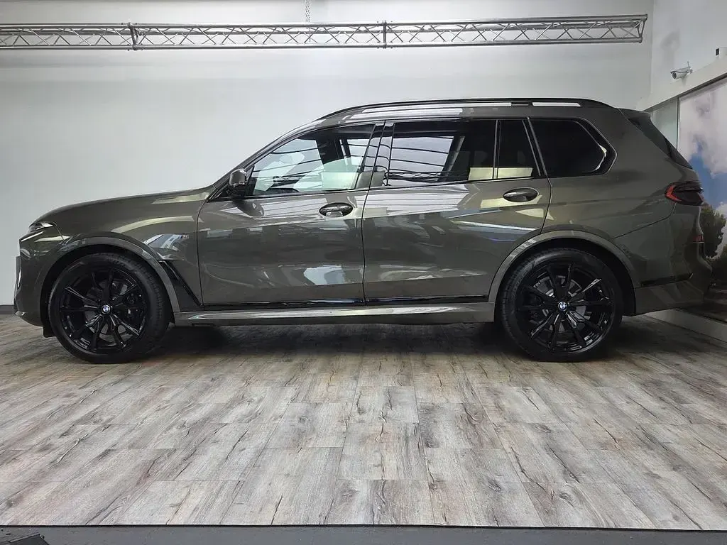 Gebraucht BMW X7 M Sport 352 PS (258 kW) 2025 (0c3d) manhatten metallic SUV