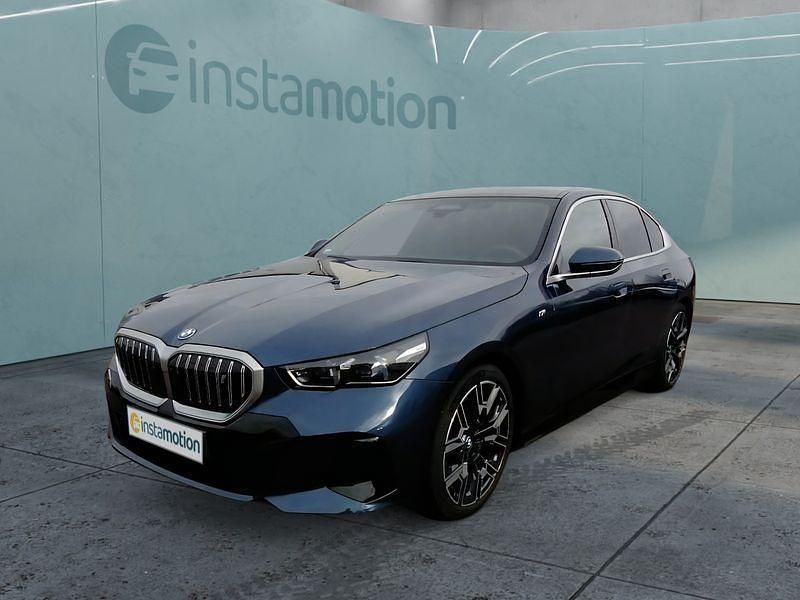 Blau Gebraucht 2024 BMW i5 M Sport Limousine | 65.149 € (Teuer) - Bild 1/4