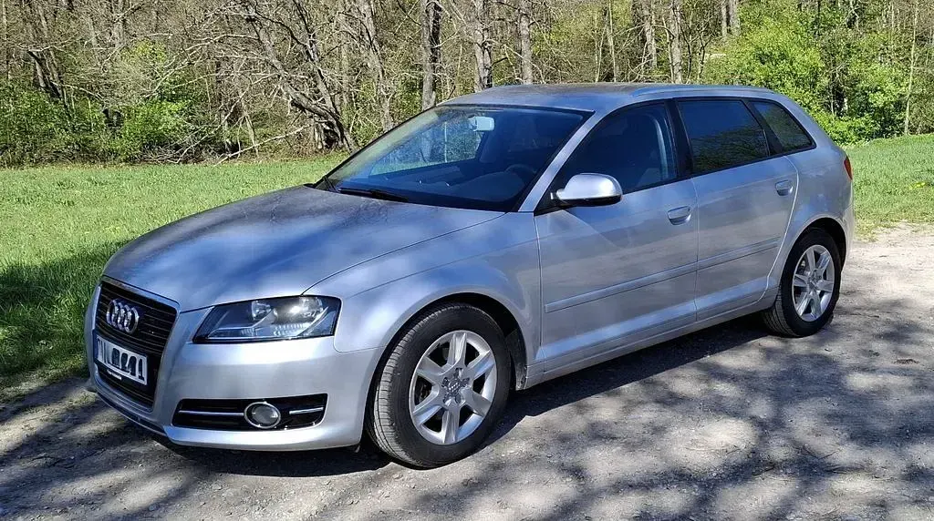 Second-hand Audi A3 Ambiente 105 CP (77 kW) 2013 Argintiu Berlinǎ