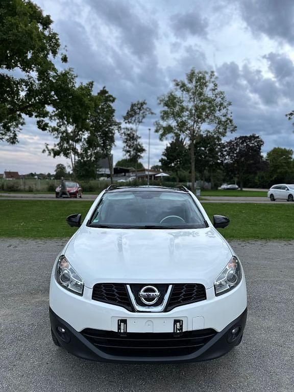 Weiß Gebraucht 2013 Nissan Qashqai 360º SUV | 6.999 € (Fairer Preis) - Bild 1/4