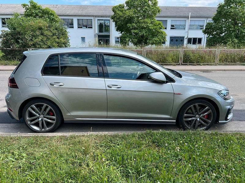 Silber Gebraucht 2019 VW Golf VII GTI Kleinwagen | 21.000 € (Guter Preis) - Bild 1/4