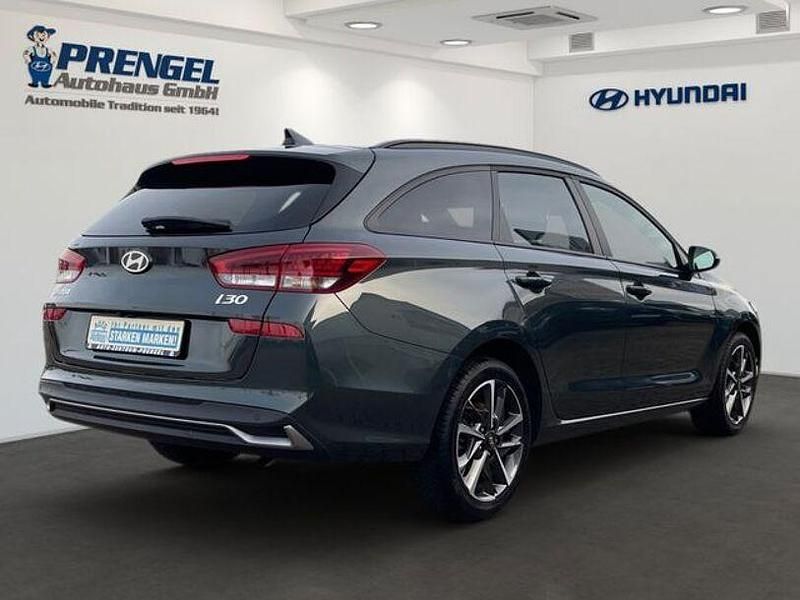 Gebraucht Hyundai i30 Advantage 101 PS (74 kW) 2024 Cypress green mineraleffekt Kombi