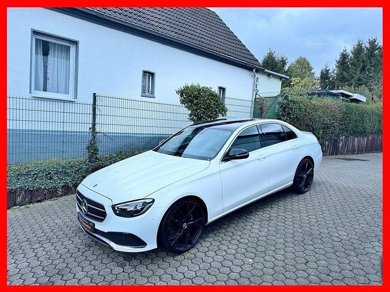 Polarweiss unilack Gebraucht 2021 Mercedes E220 Sport Limousine | 35.649 € (Fairer Preis) - Bild 1/4