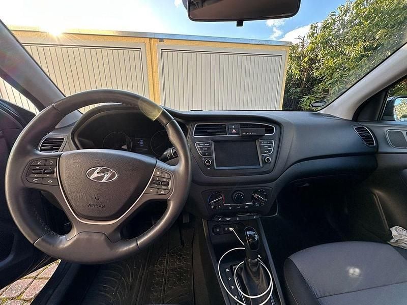 Gebraucht Hyundai i20 Active 101 PS (74 kW) 2020 Grau Kleinwagen