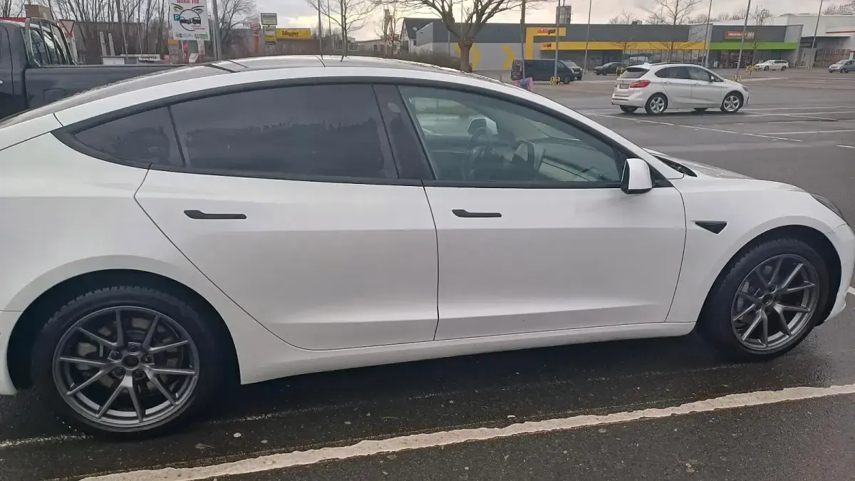 Gebraucht Tesla Model 3 Standard Range Plus 225 kW (306 PS) 2021 Weiß Limousine