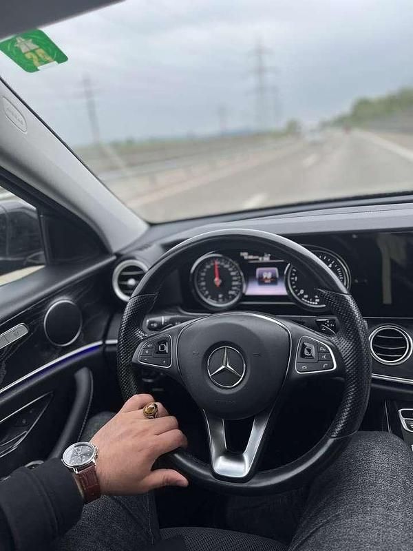 Gebraucht Mercedes E220 194 PS (142 kW) 2017 Limousine