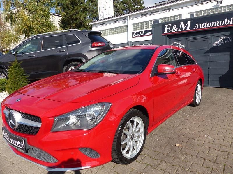 Rot Gebraucht 2018 Mercedes CLA220 Shooting Brake Kombi | 17.680 € (Guter Preis) - Bild 1/4