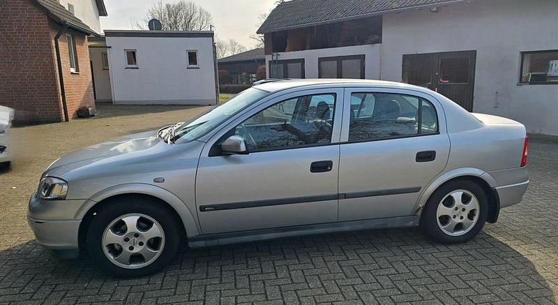 Gebraucht Opel Astra 75 PS (55 kW) 1999 Silber Limousine