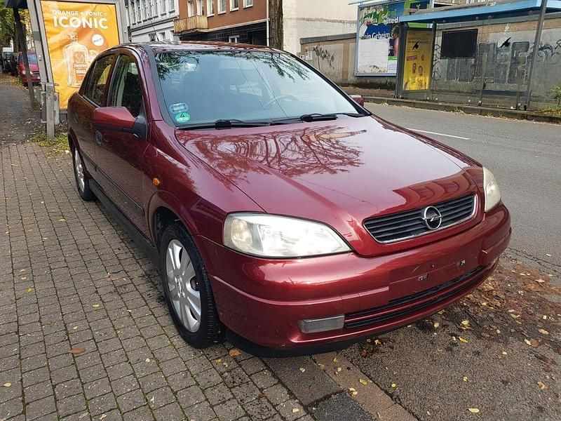 Rot Gebraucht 1998 Opel Astra Elegance Limousine | 990 € (Guter Preis) - Bild 1/4