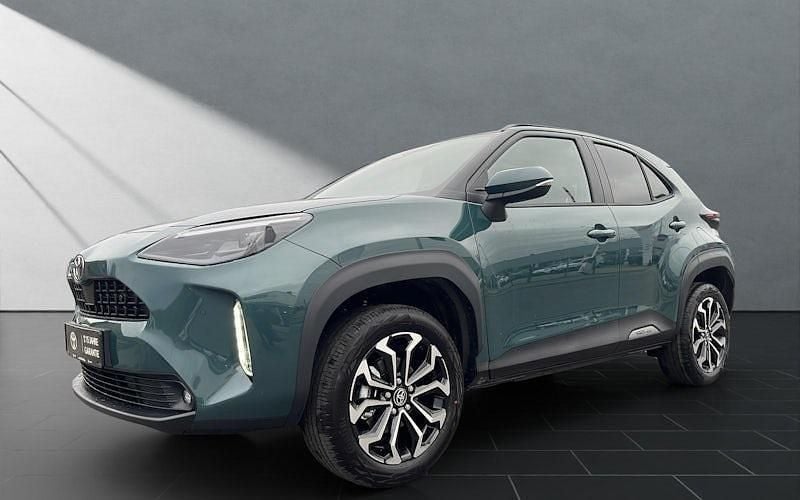 Weiß Gebraucht 2024 Toyota Yaris Limousine | 37.950 € (Guter Preis) - Bild 1/4