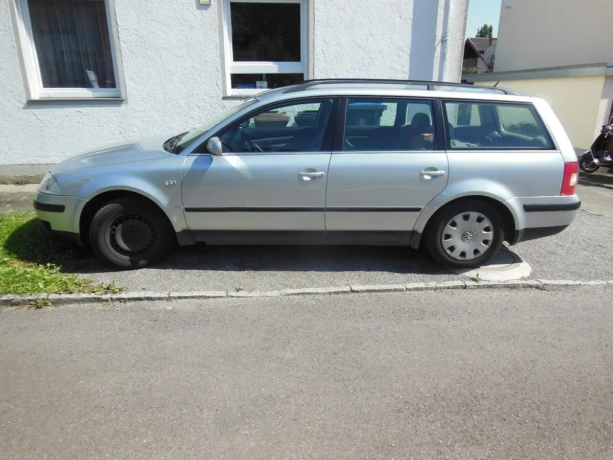 Gebraucht VW Passat 130 PS (95 kW) 2001 Silber Kombi
