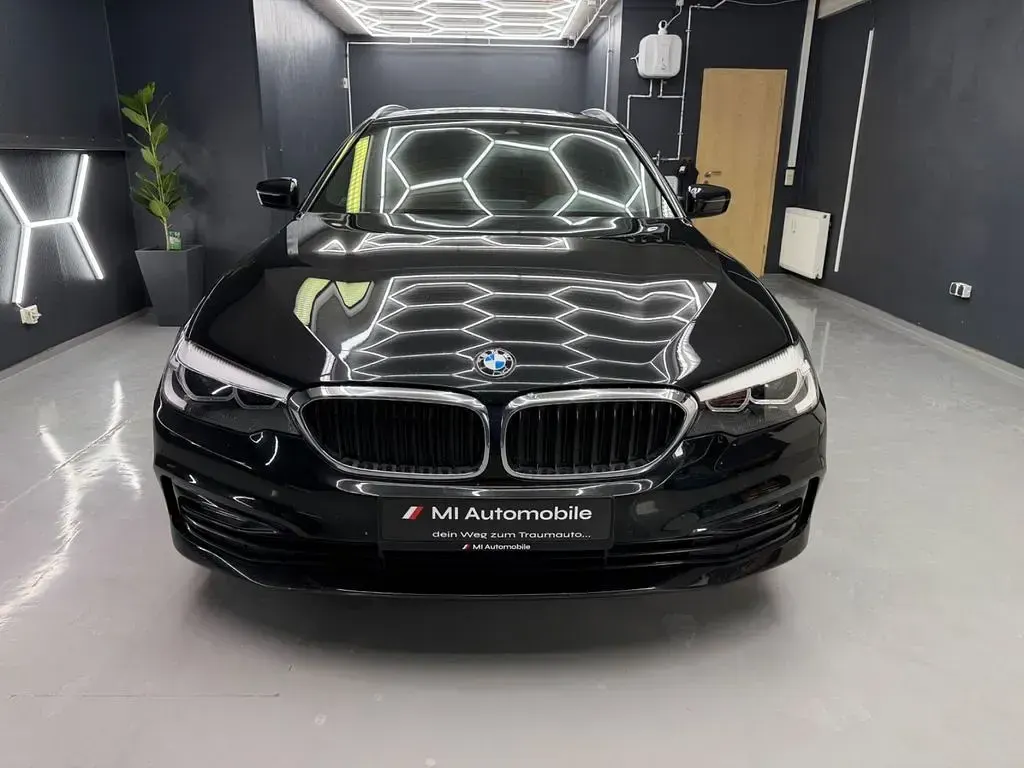 Gebraucht BMW 520 Sport Line 190 PS (139 kW) 2017 Schwarz Limousine