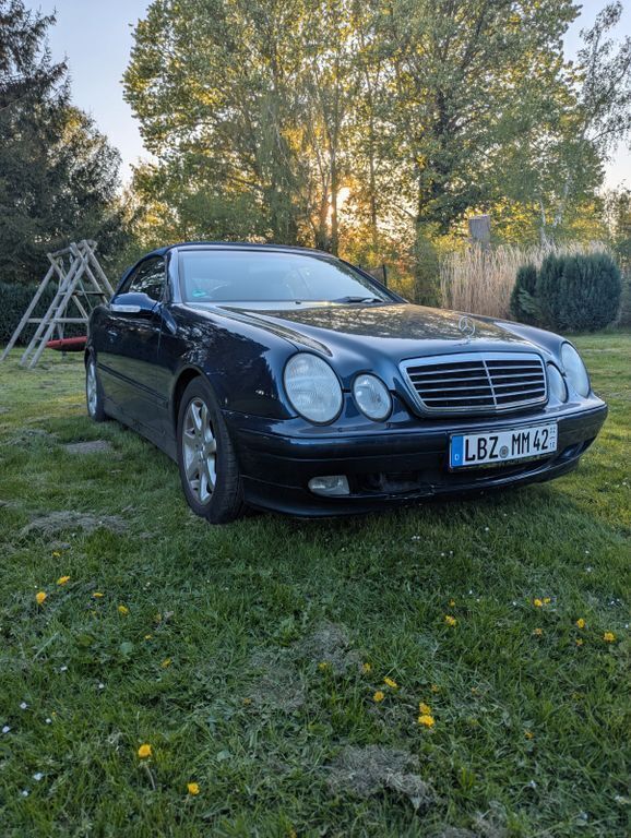 Blau Gebraucht 2000 Mercedes CLK230 Elegance Coupé | 4.499 € (Etwas zu teuer) - Bild 1/4