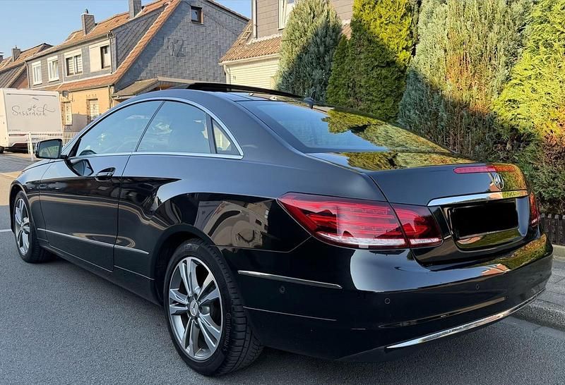 Gebraucht Mercedes E250 211 PS (155 kW) 2013 Schwarz Coupé