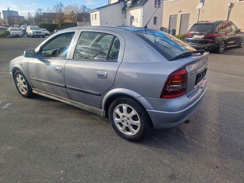 Gebraucht Opel Astra Comfort 84 PS (61 kW) 2003 Silber Limousine